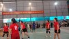 Giáo viên nữ tham gia thi đấu môn Bóng chuyền hơi